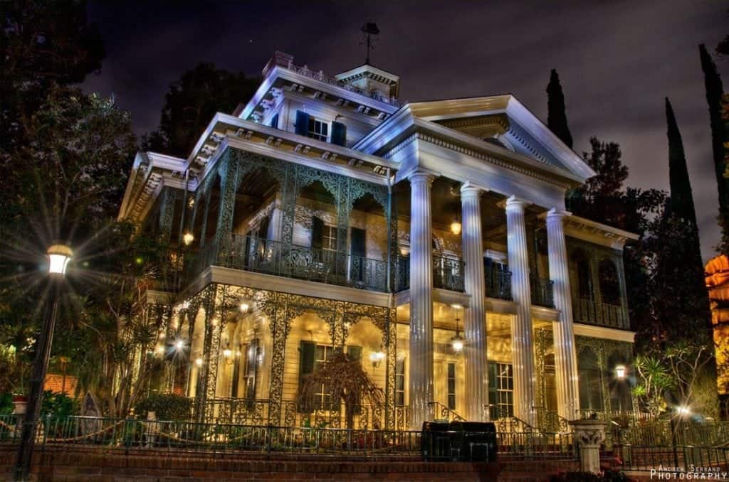 El rostro paranormal de Disneyland: The Haunted Mansion