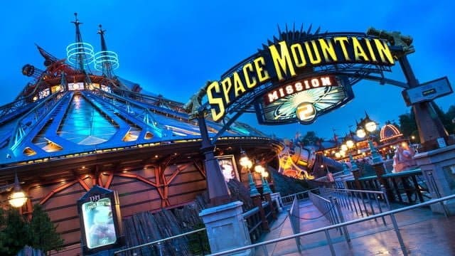 El rostro paranormal de Disneyland: Space Mountain